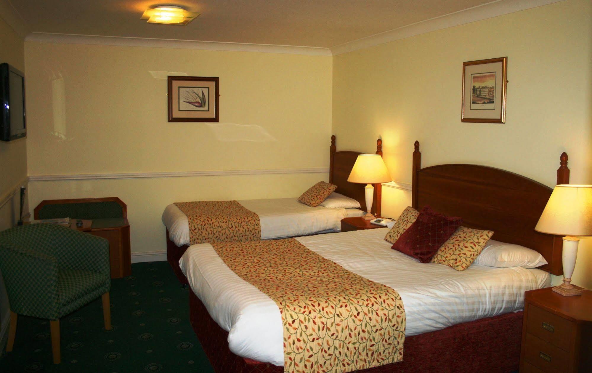 Queens Head Inn Nassington Extérieur photo