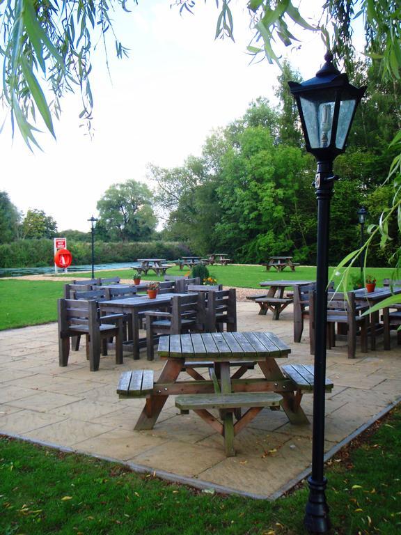 Queens Head Inn Nassington Extérieur photo