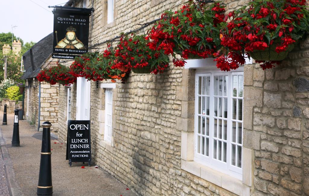 Queens Head Inn Nassington Extérieur photo