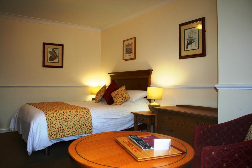 Queens Head Inn Nassington Extérieur photo