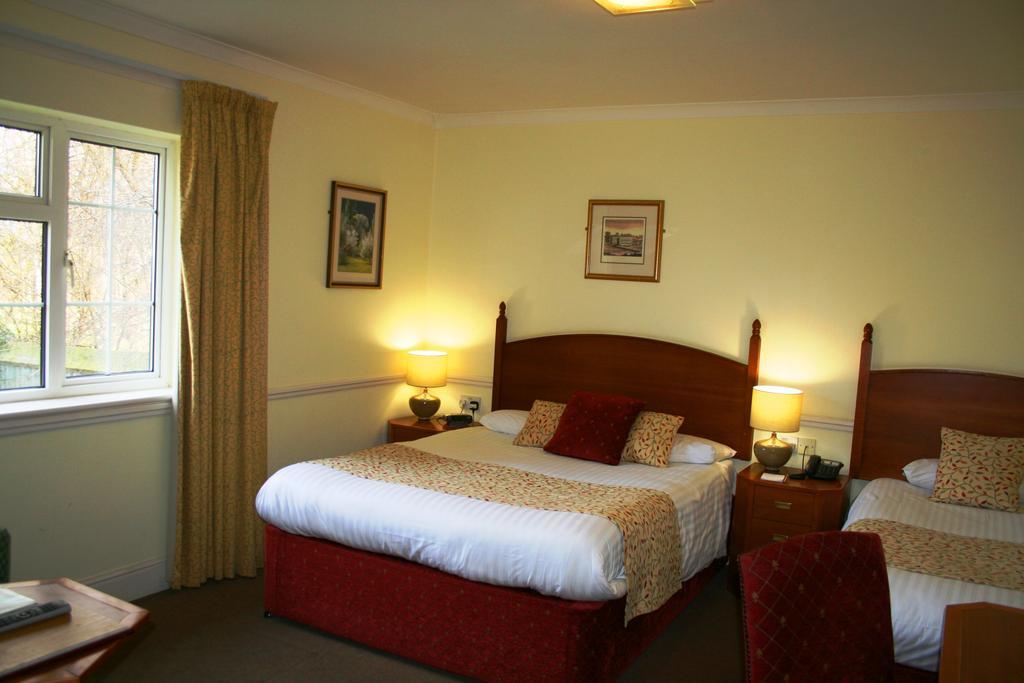 Queens Head Inn Nassington Extérieur photo