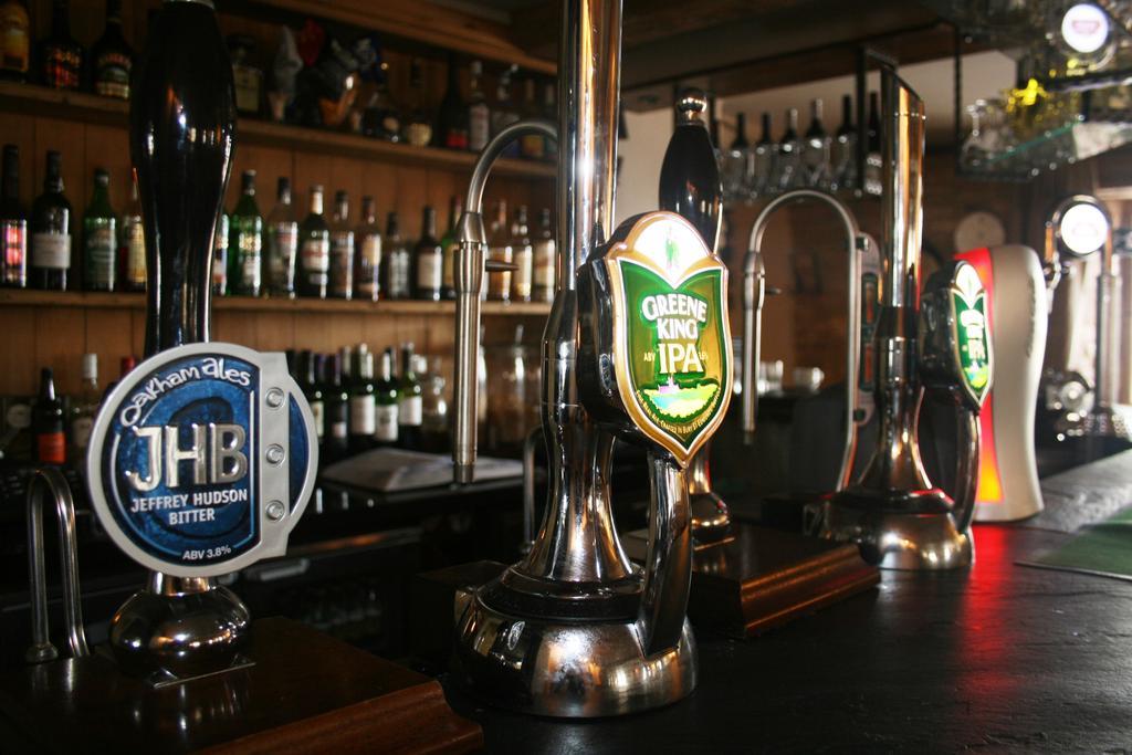 Queens Head Inn Nassington Extérieur photo