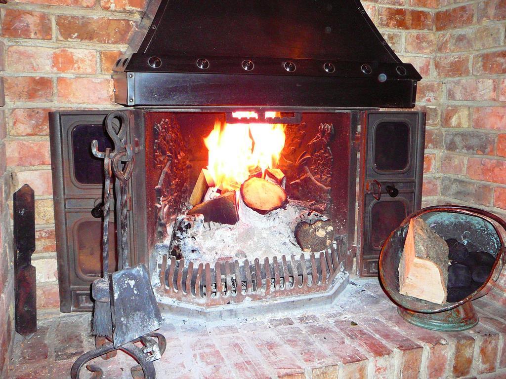 Queens Head Inn Nassington Extérieur photo