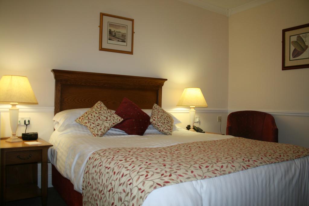 Queens Head Inn Nassington Extérieur photo