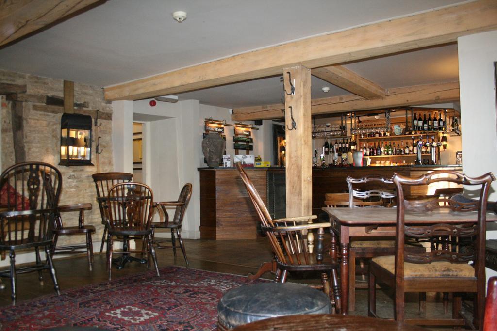 Queens Head Inn Nassington Extérieur photo